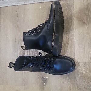 Dr Martin's size US 5M or 6L